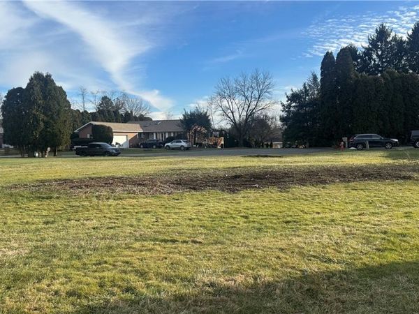 112 Shawnee Dr, Natrona Heights, PA 15065