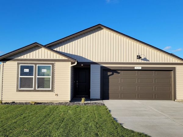 825 E L St, Deer Park, WA 99006