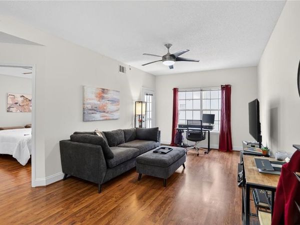 1074 Peachtree Walk NE, Unit B323, Atlanta, GA 30309
