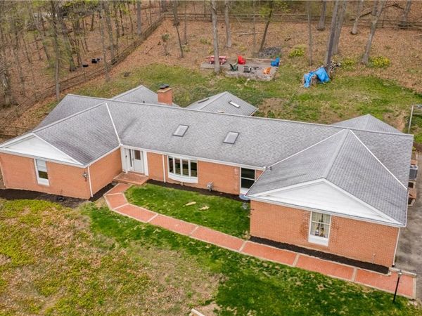 507 Buttermilk Ln, Bradford Woods, PA 15015