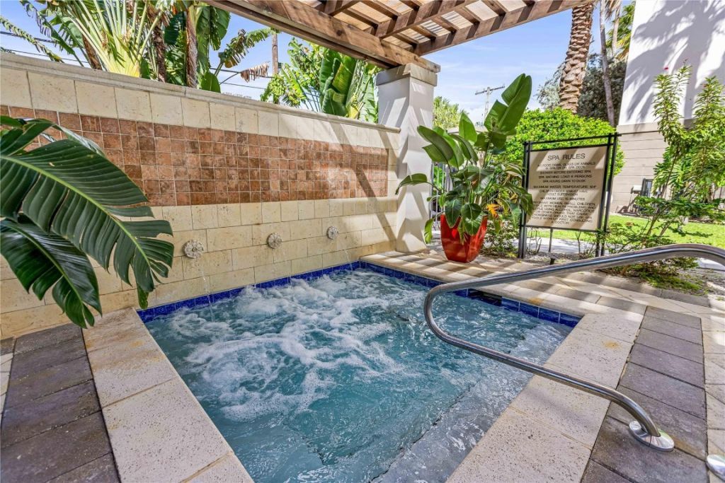 2421 NE 65th Street, Unit 318, Fort Lauderdale, FL 33308 Photo