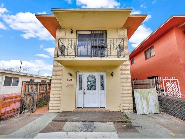 2614 W 8th Ct , Hialeah, FL 33010
