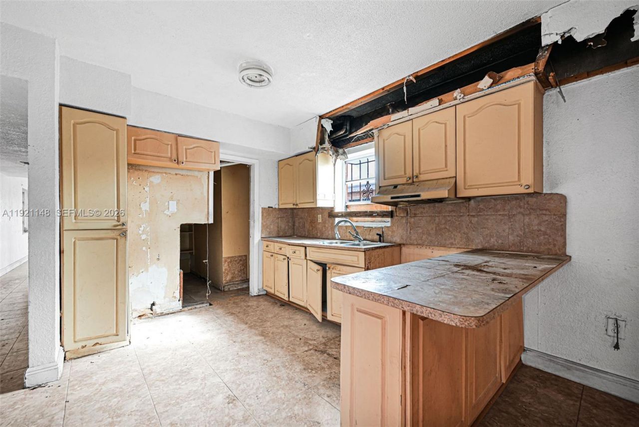 2614 W 8th Ct , Hialeah, FL 33010 Photo