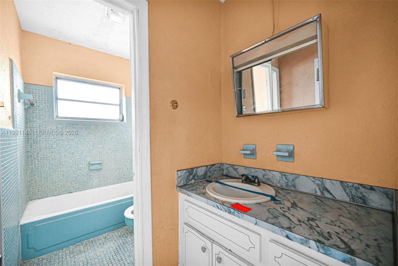 2614 W 8th Ct , Hialeah, FL 33010 Photo