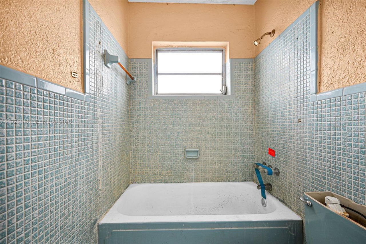 2614 W 8th Ct , Hialeah, FL 33010 Photo