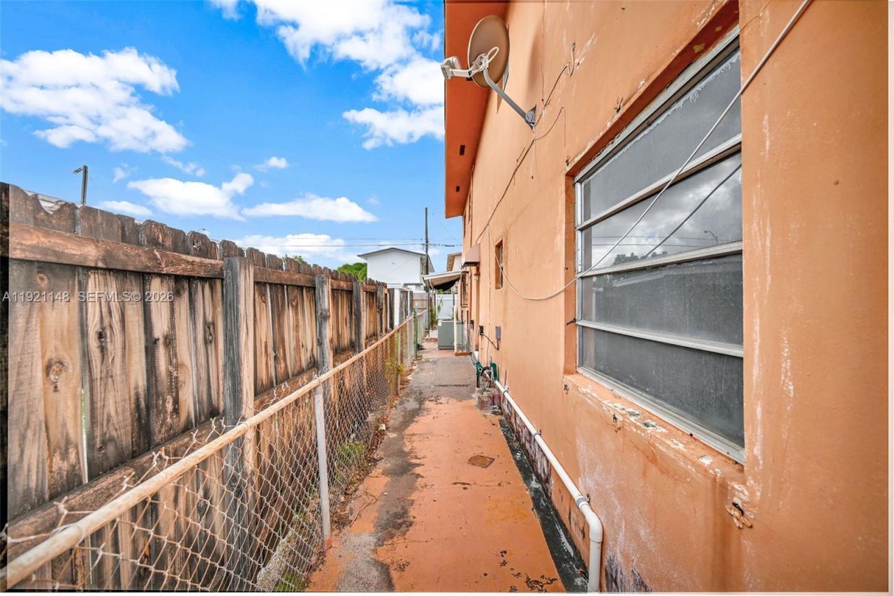 2614 W 8th Ct , Hialeah, FL 33010 Photo