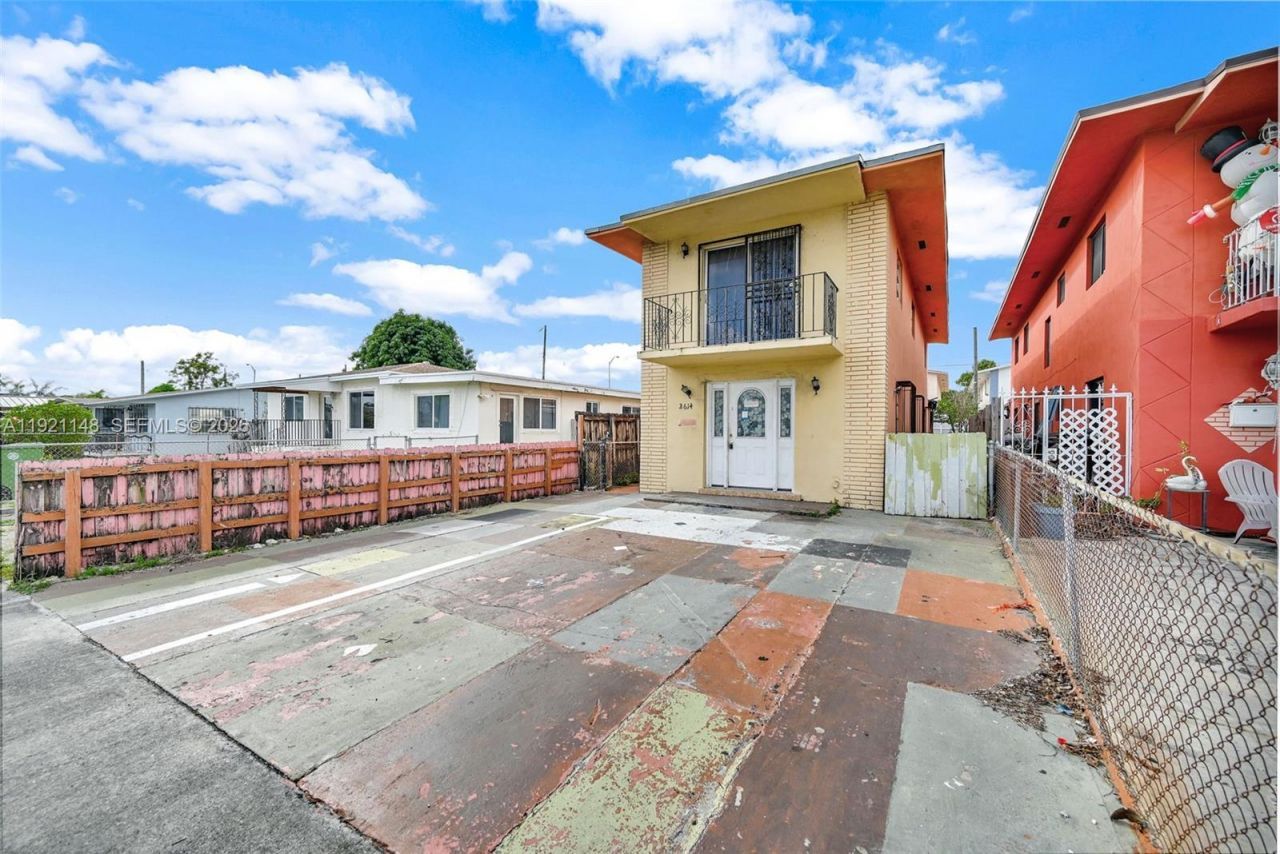 2614 W 8th Ct , Hialeah, FL 33010 Photo