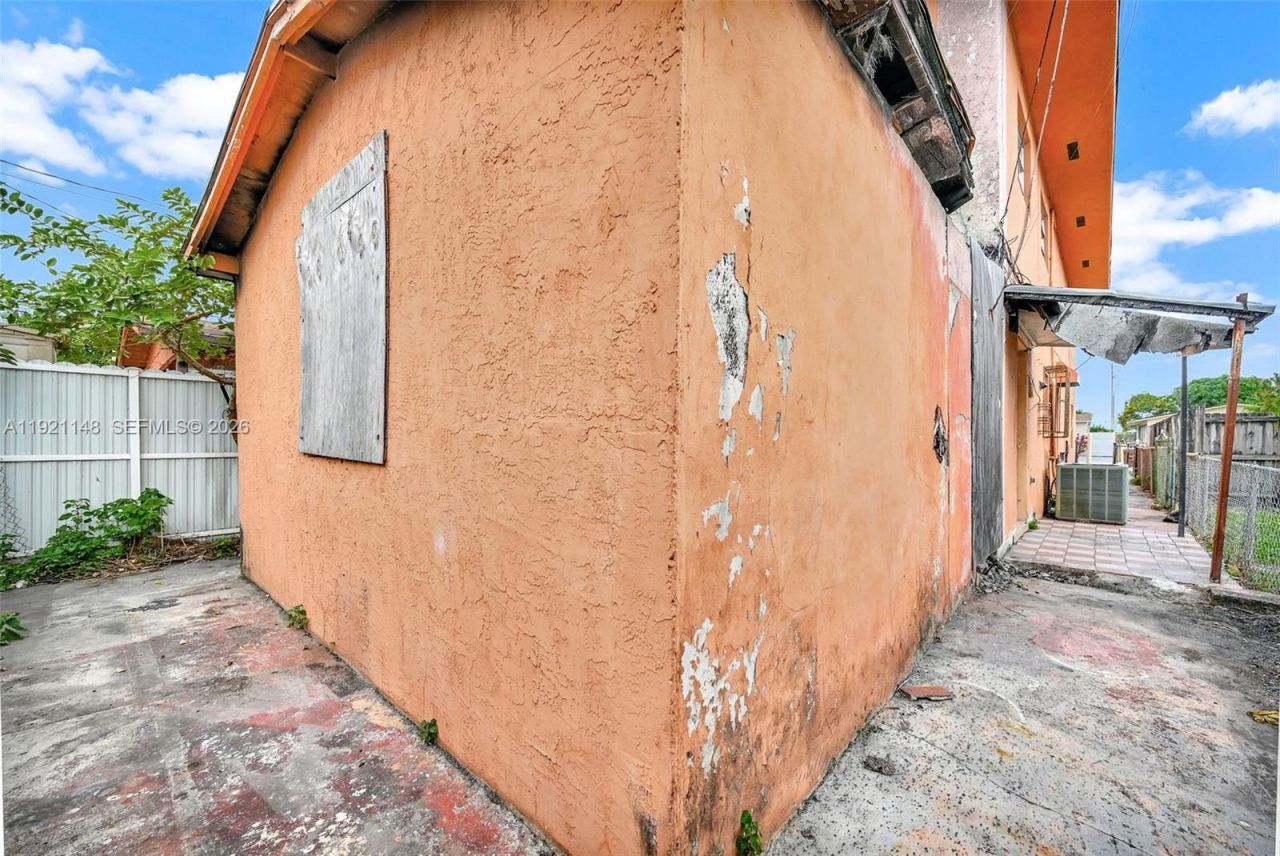 2614 W 8th Ct , Hialeah, FL 33010 Photo