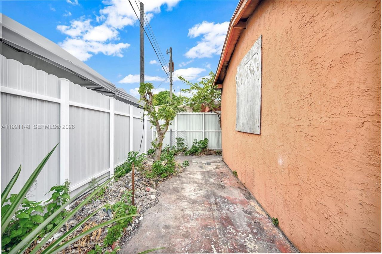 2614 W 8th Ct , Hialeah, FL 33010 Photo