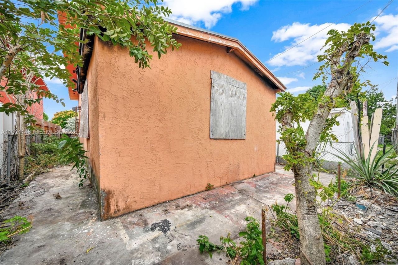 2614 W 8th Ct , Hialeah, FL 33010 Photo