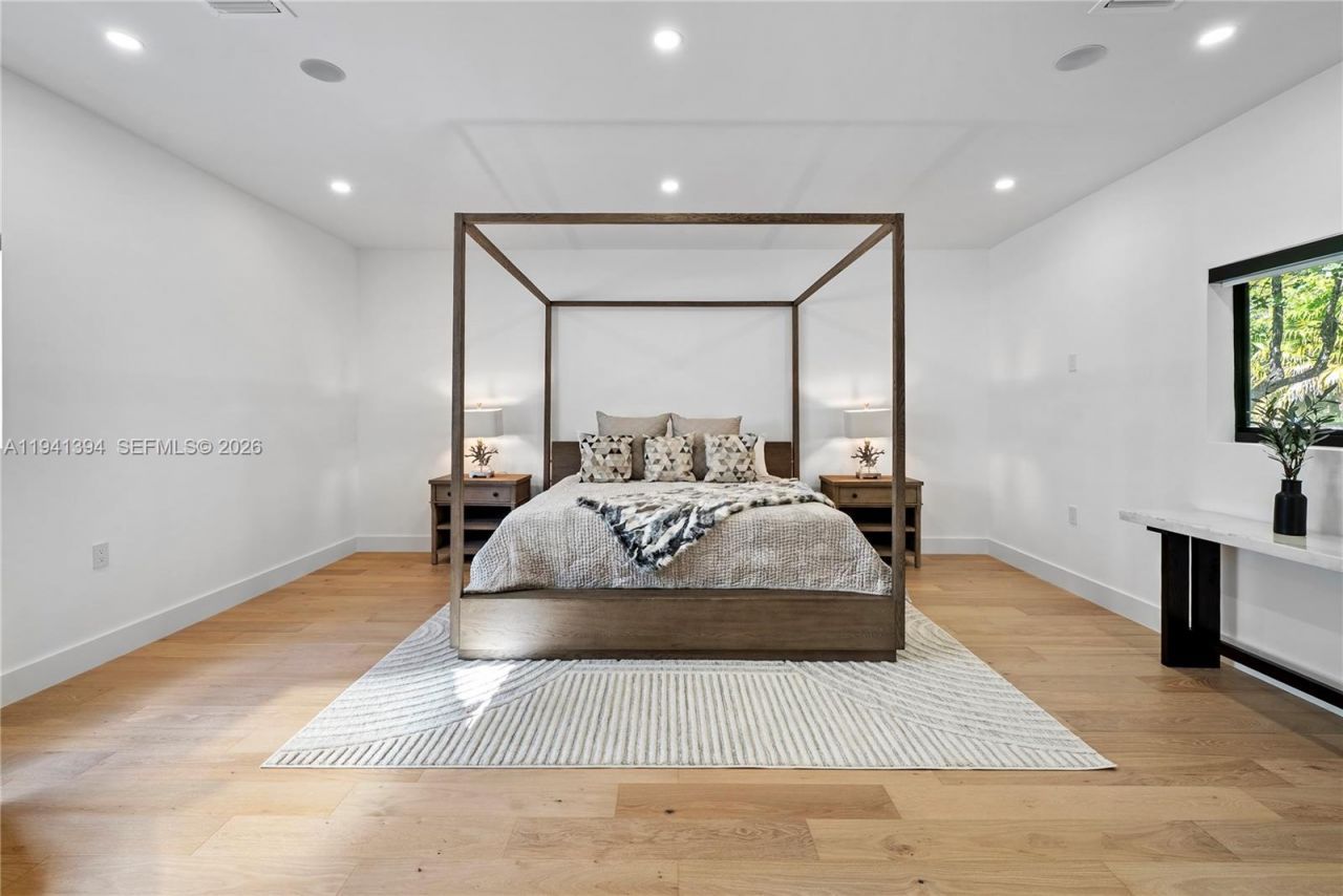 600 NE 57th St, Miami, FL 33137 Photo