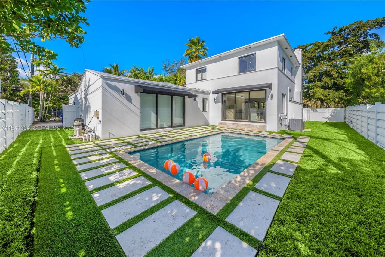 600 NE 57th St, Miami, FL 33137 Photo