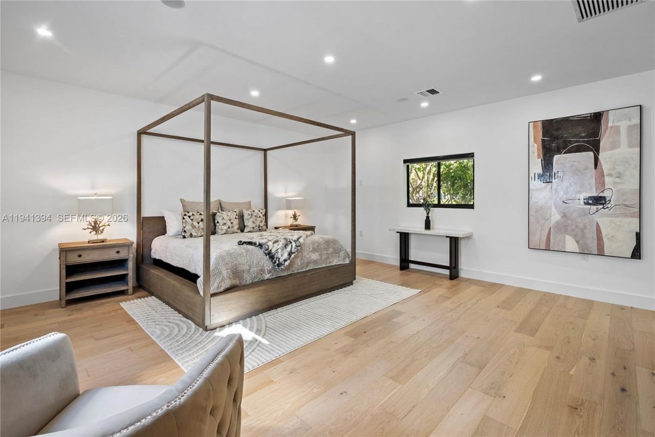 600 NE 57th St, Miami, FL 33137 Photo