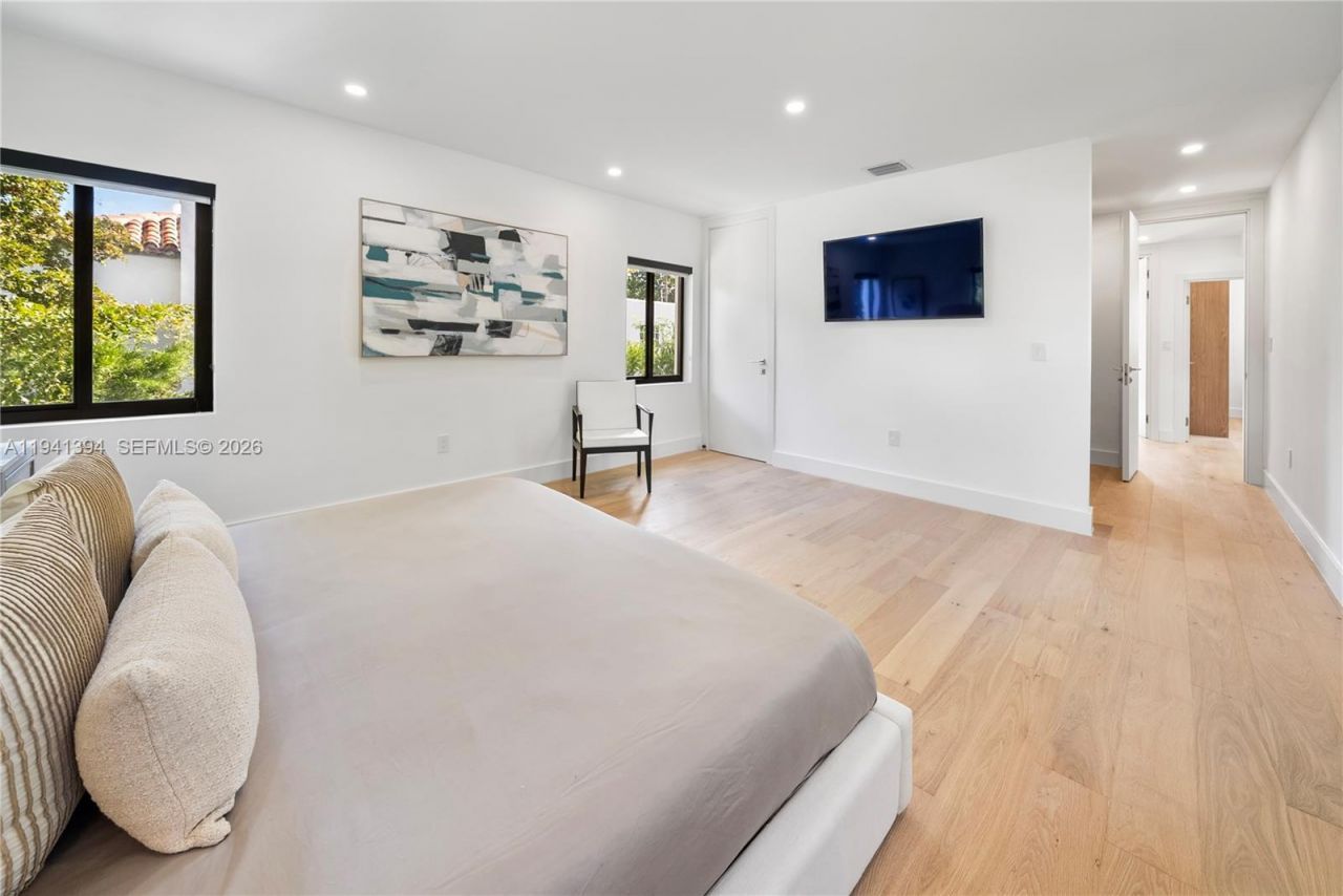 600 NE 57th St, Miami, FL 33137 Photo