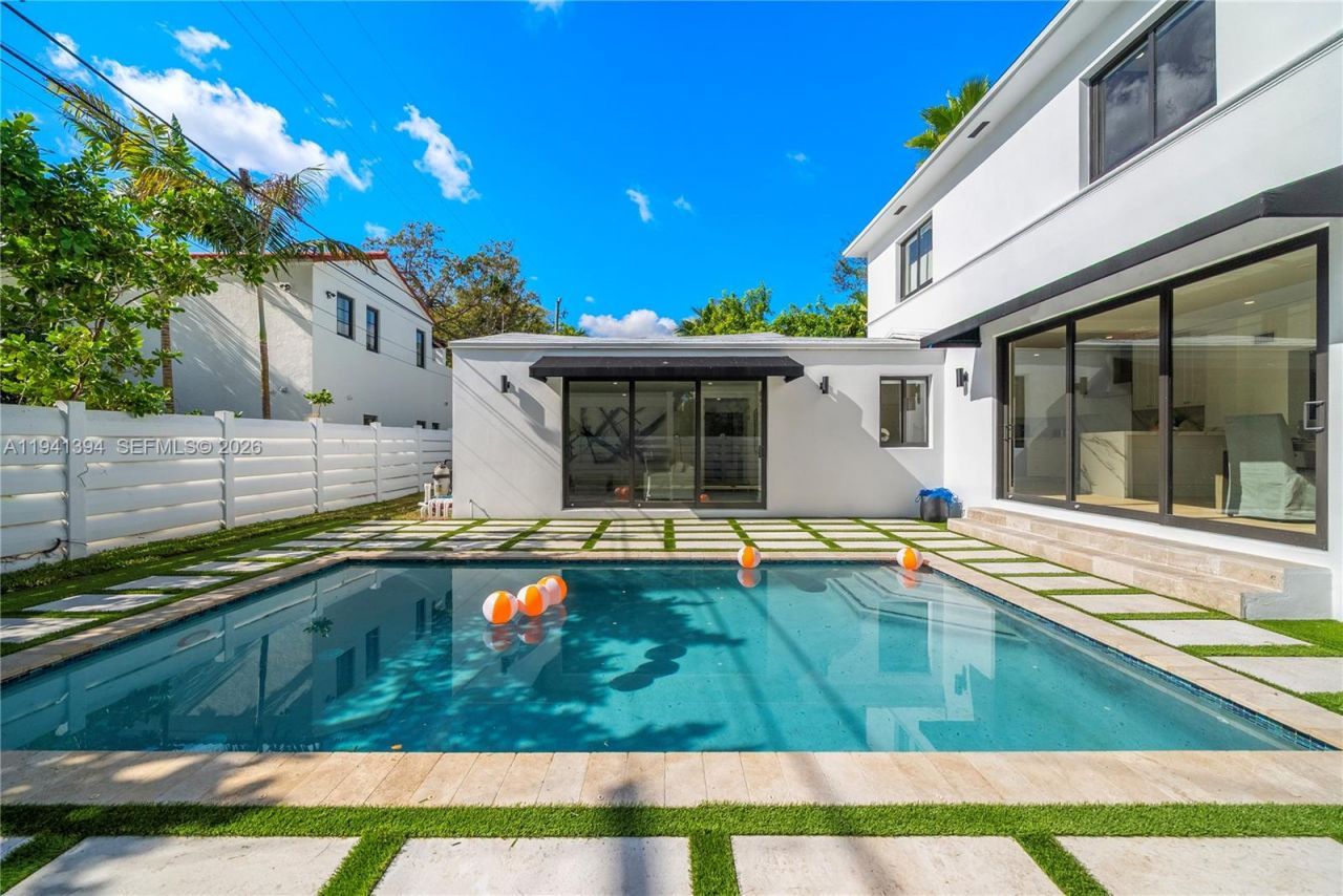 600 NE 57th St, Miami, FL 33137 Photo