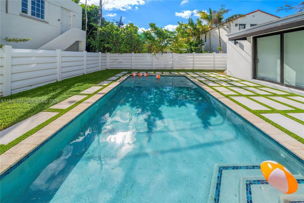 600 NE 57th St, Miami, FL 33137 Photo