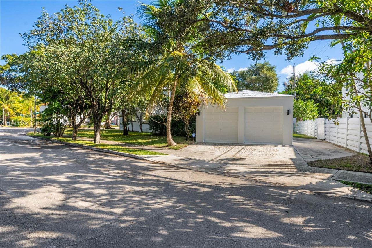 600 NE 57th St, Miami, FL 33137 Photo