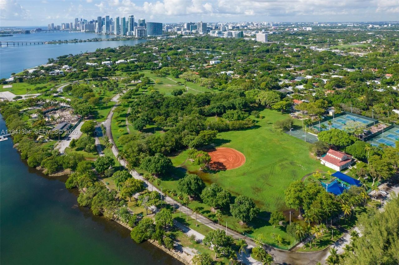 600 NE 57th St, Miami, FL 33137 Photo