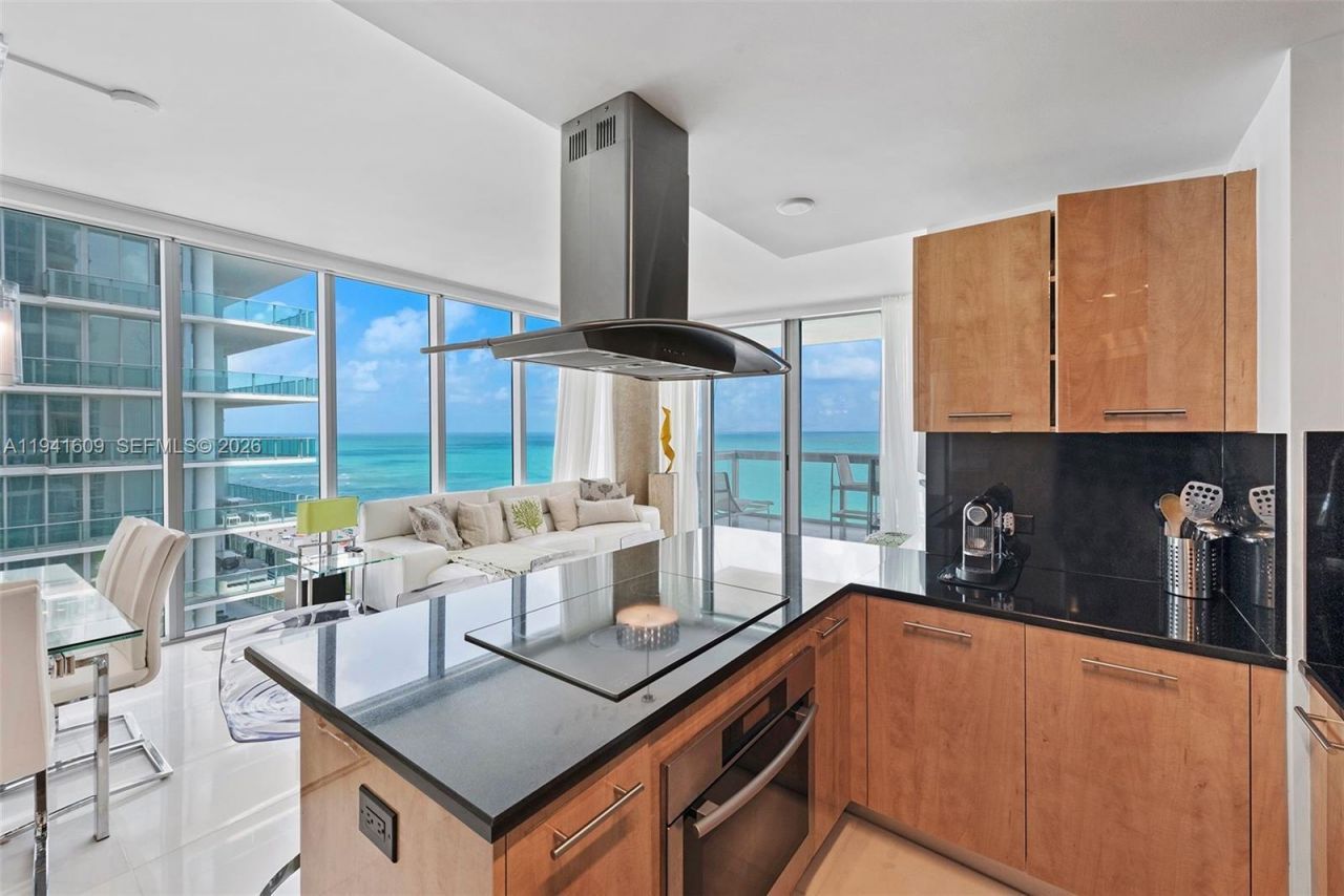 6899 Collins Ave, Unit 1205, Miami Beach, FL 33141 Photo