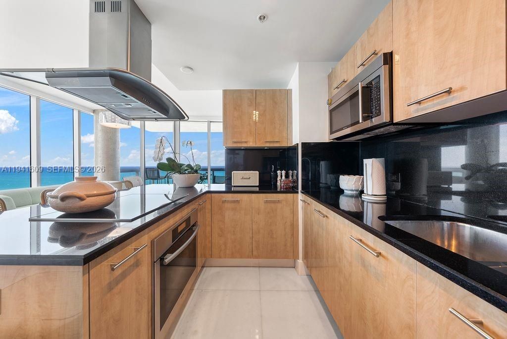 6899 Collins Ave, Unit 1205, Miami Beach, FL 33141 Photo