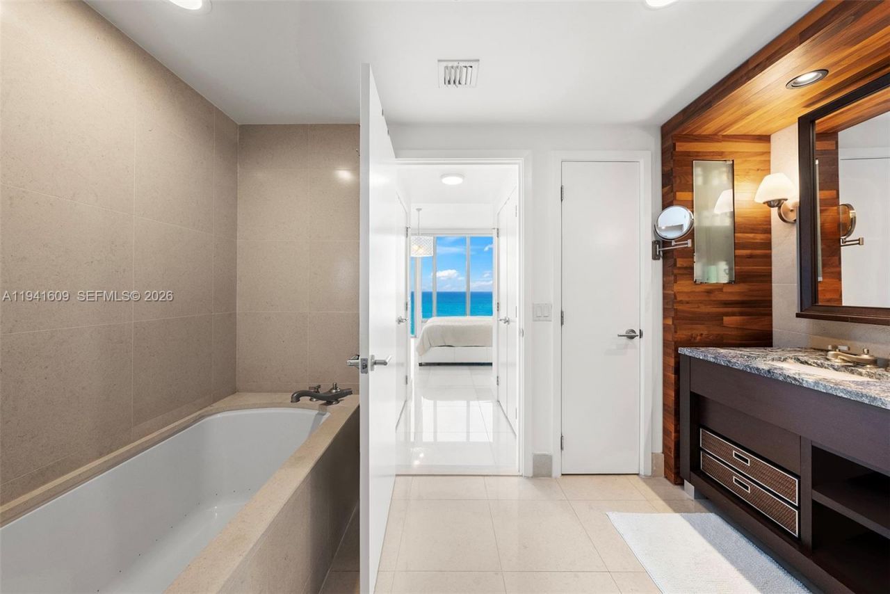 6899 Collins Ave, Unit 1205, Miami Beach, FL 33141 Photo