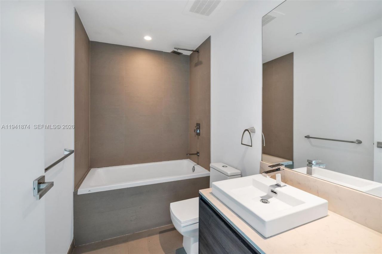 1080 Brickell Ave, Unit 3900-3901, Miami, FL 33131 Photo