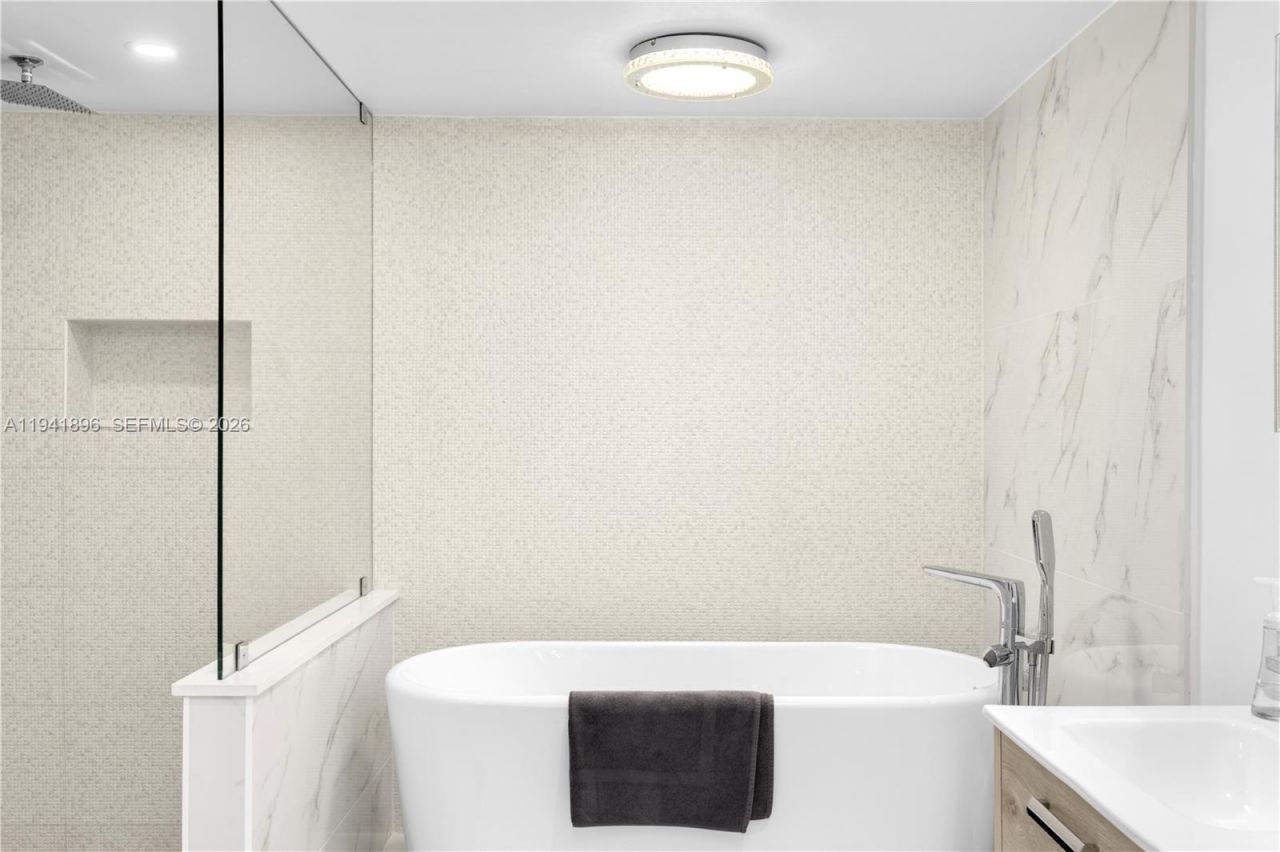 9455 Collins Ave, Unit 806, Surfside, FL 33154 Photo