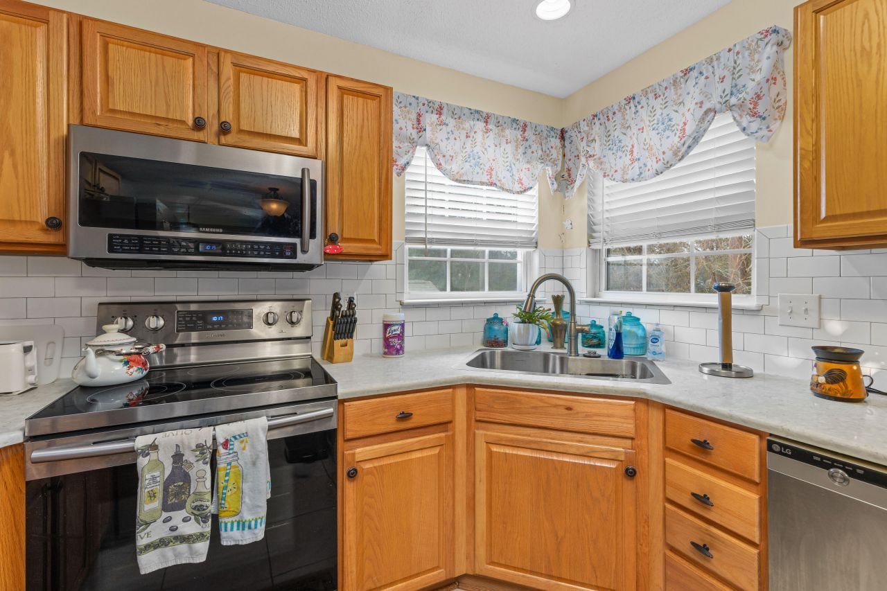 1037 Cobblestone Boulevard Photo 11