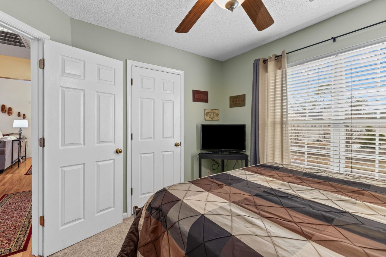 1037 Cobblestone Boulevard Photo 23