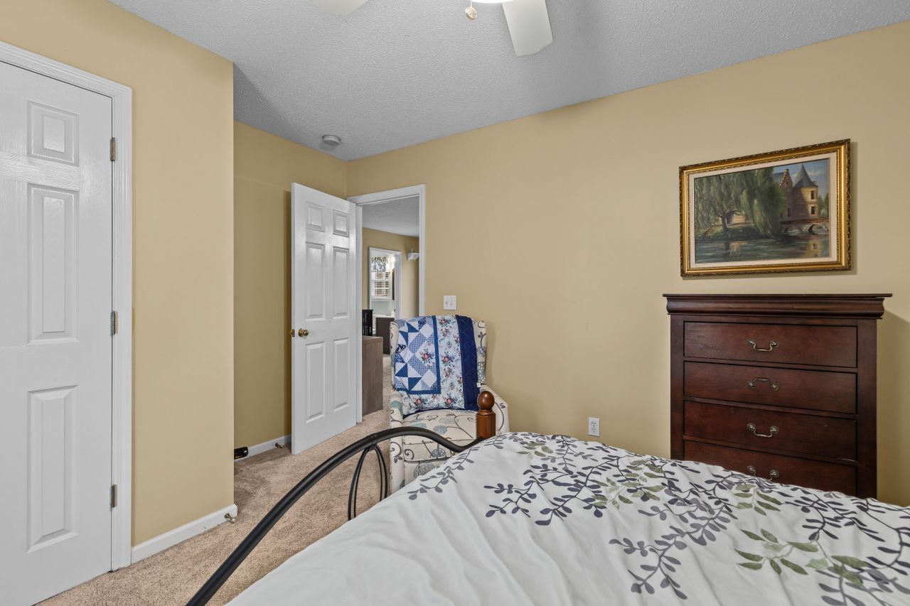 1037 Cobblestone Boulevard Photo 28