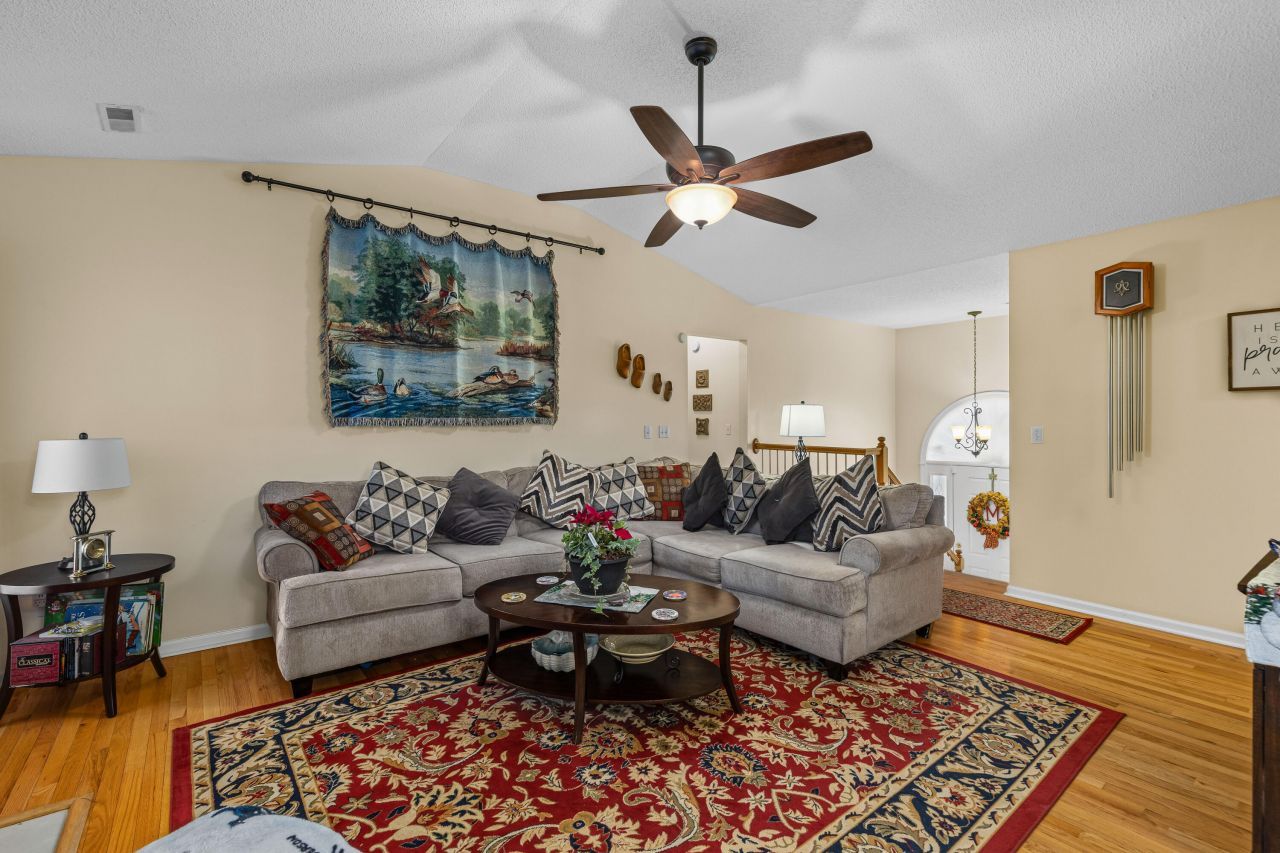 1037 Cobblestone Boulevard Photo 5