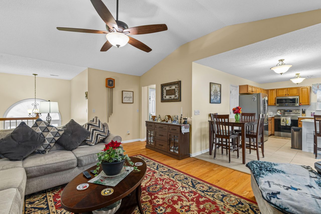 1037 Cobblestone Boulevard Photo 6