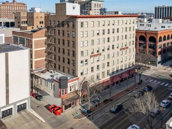 118 3rd Avenue SE, Cedar Rapids, IA 52401