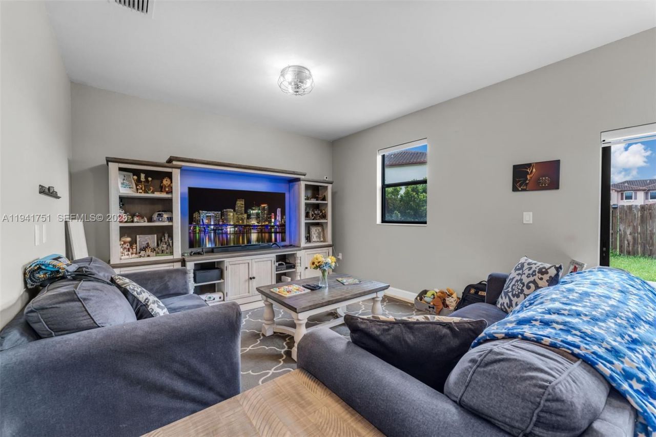 3763 SE 2nd St , Homestead, FL 33033 Photo