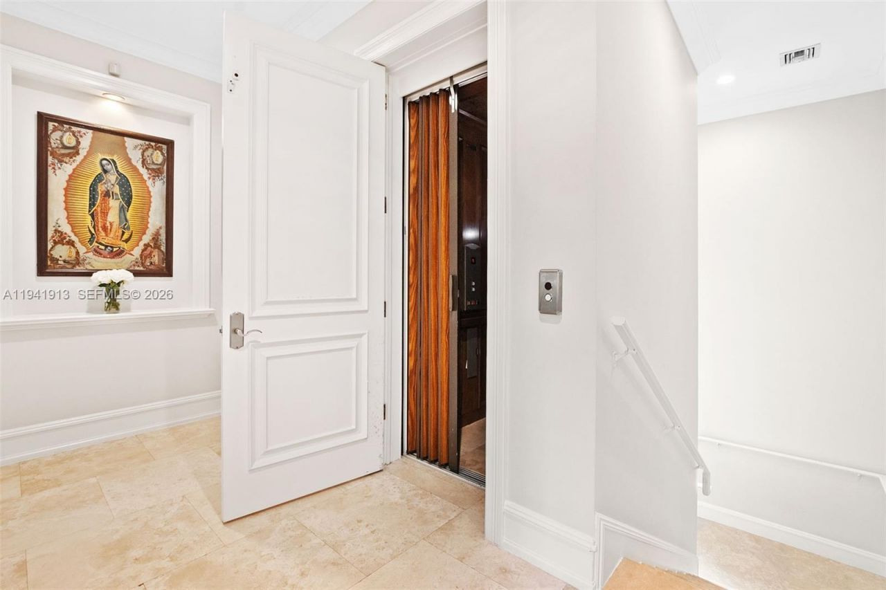 5901 Rolling Road Dr, Pinecrest, FL 33156 Photo