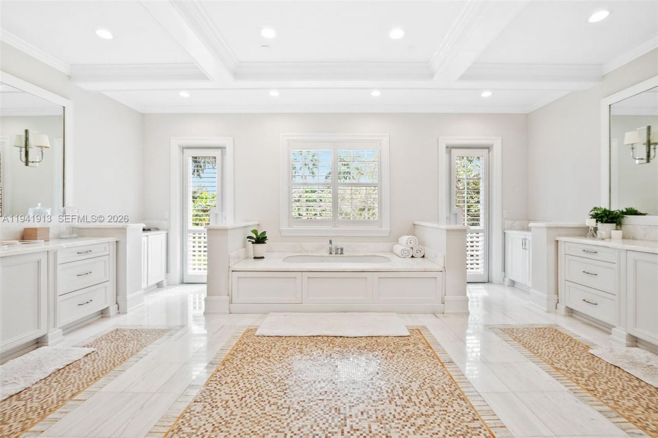 5901 Rolling Road Dr, Pinecrest, FL 33156 Photo