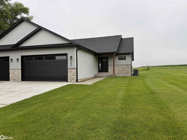 204 E Lillian Avenue, Conrad, IA 50621
