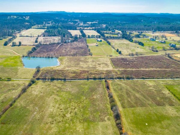 223 SW Old Lead Mine Valley Road, Cleveland, TN 37311