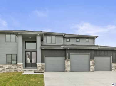 20976 Ogden Street, Elkhorn, NE 68022