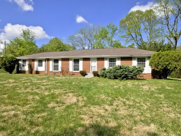 574 ROSEHILL DR, Clarksville, TN 37042