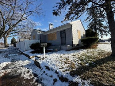 2480 E Outer Drive, Detroit, MI 48234