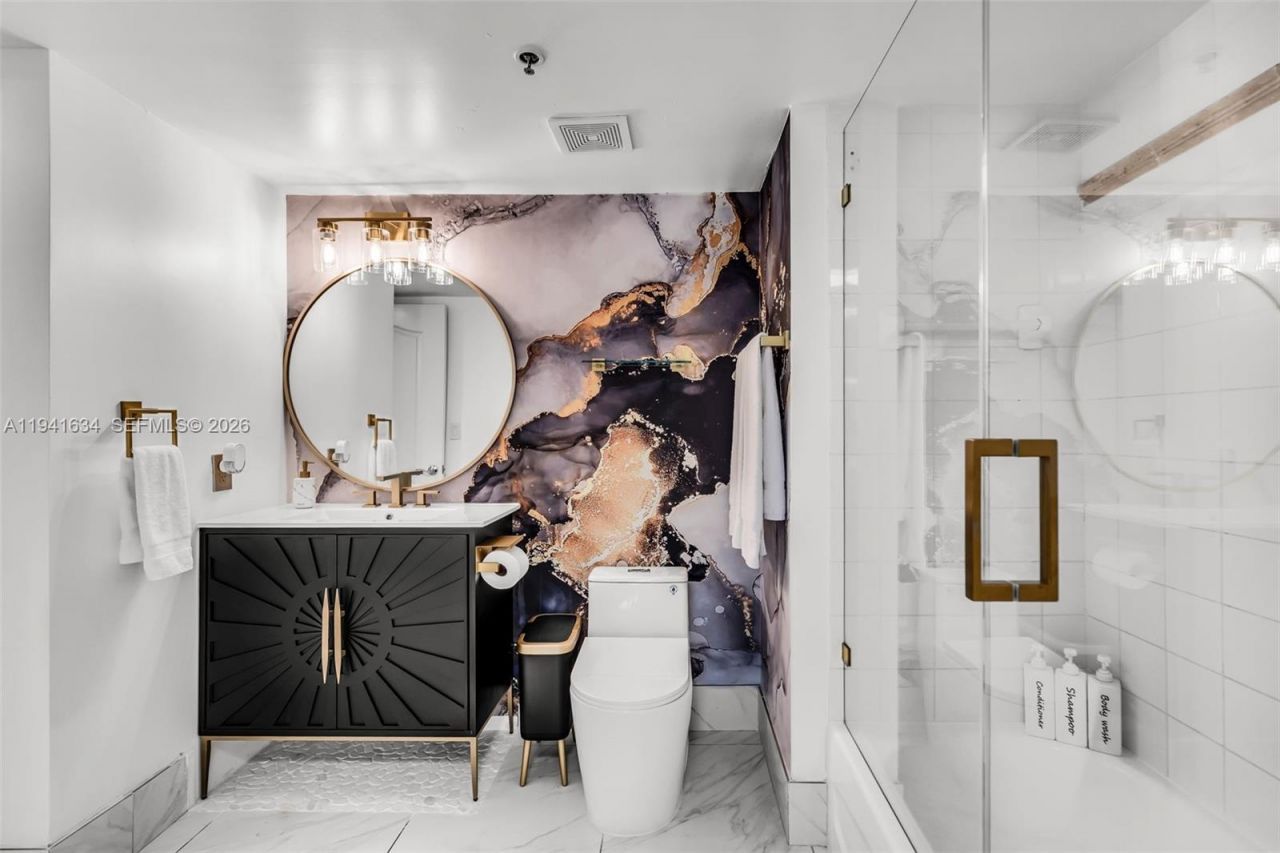 1200 Brickell Bay Dr, Unit 2807, Miami, FL 33131 Photo