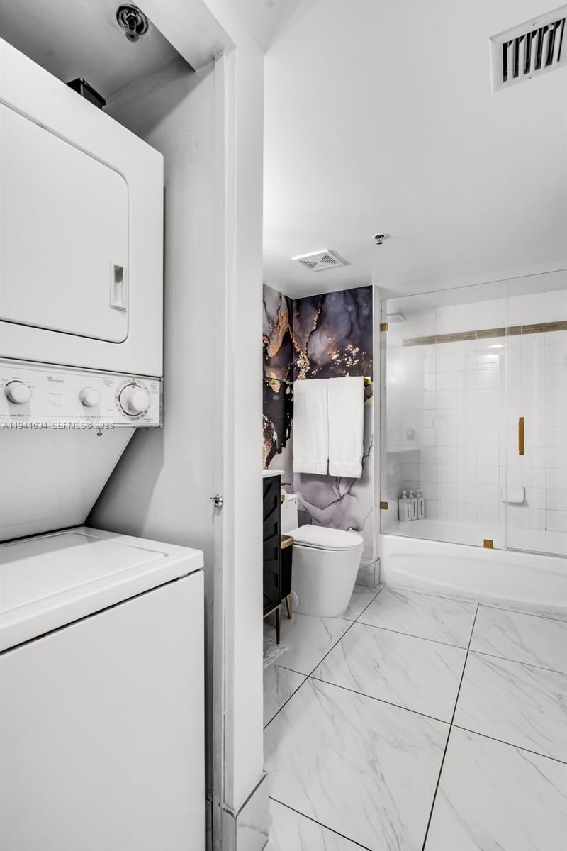 1200 Brickell Bay Dr, Unit 2807, Miami, FL 33131 Photo