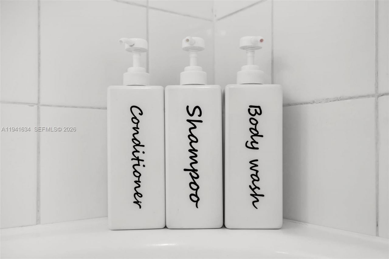 1200 Brickell Bay Dr, Unit 2807, Miami, FL 33131 Photo