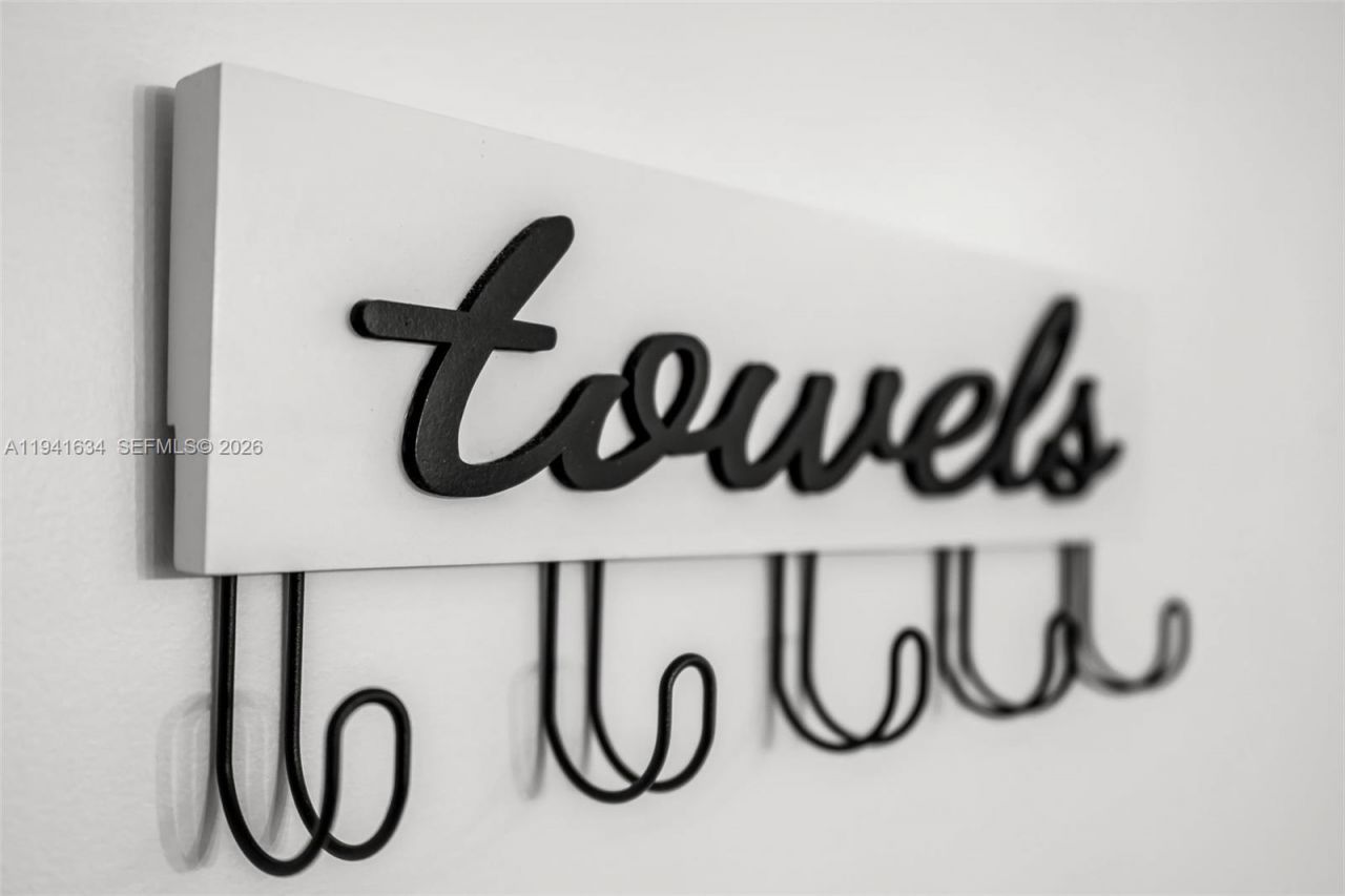 1200 Brickell Bay Dr, Unit 2807, Miami, FL 33131 Photo