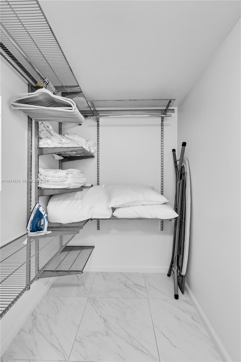 1200 Brickell Bay Dr, Unit 2807, Miami, FL 33131 Photo