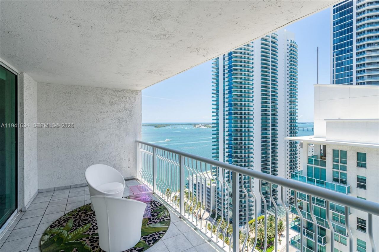 1200 Brickell Bay Dr, Unit 2807, Miami, FL 33131 Photo
