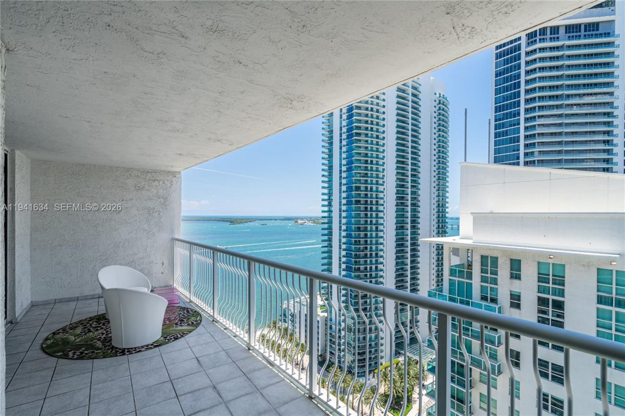 1200 Brickell Bay Dr, Unit 2807, Miami, FL 33131 Photo
