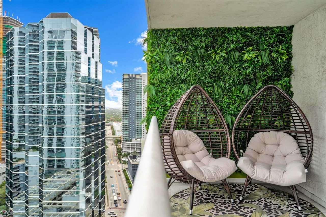 1200 Brickell Bay Dr, Unit 2807, Miami, FL 33131 Photo