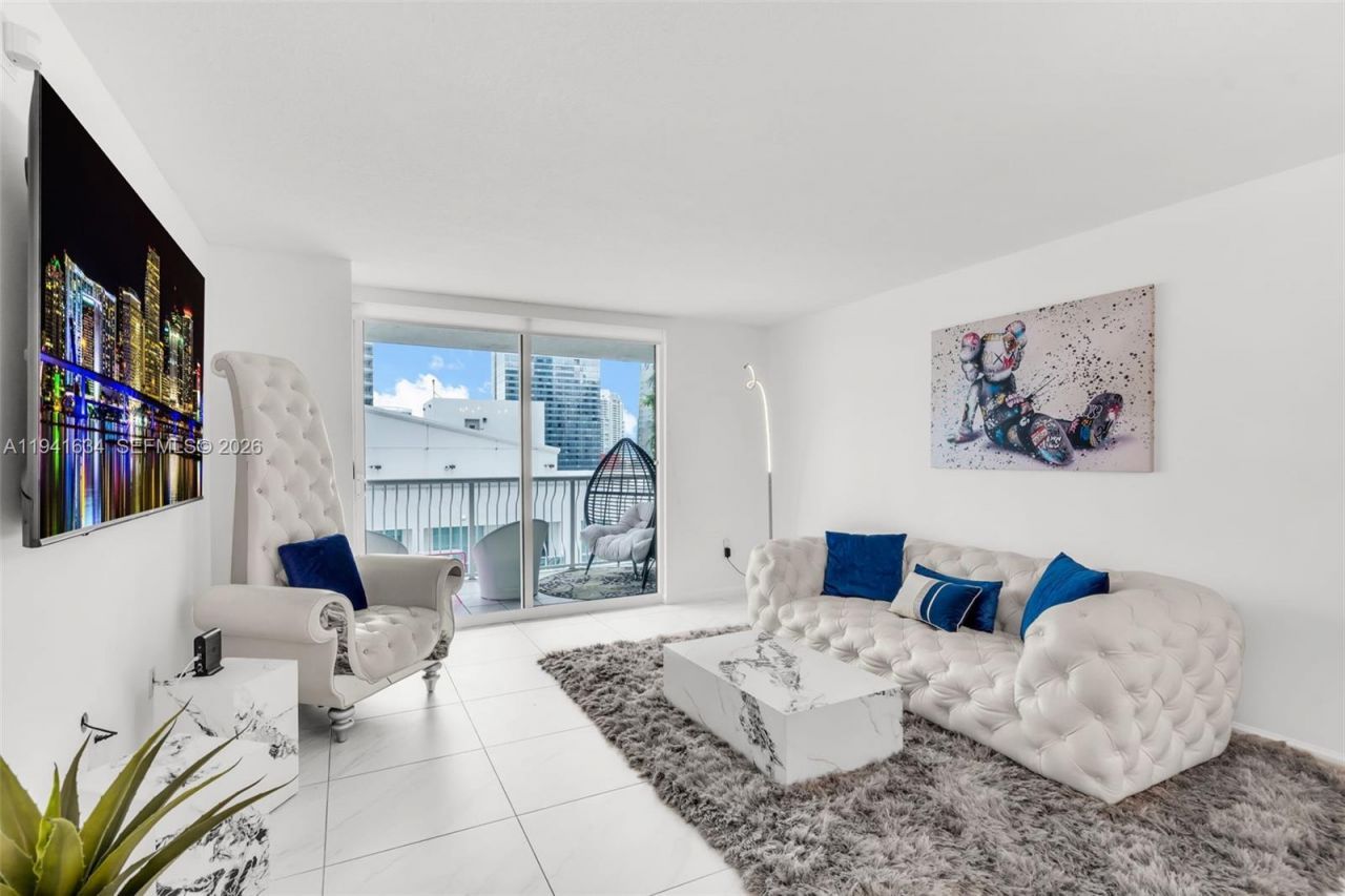 1200 Brickell Bay Dr, Unit 2807, Miami, FL 33131 Photo